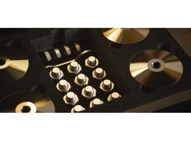 IsoAcoustics Gaia Titan Theis høyttalerføtter