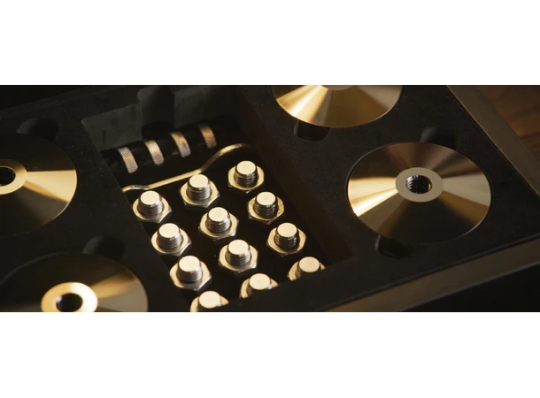 IsoAcoustics Gaia Titan Cronos høyttalerføtter