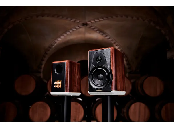 Sonus Faber Electa Amator III, valnøtt 2 veis høyttaler, inkludert stativ 