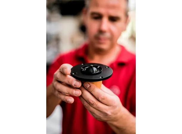 Sonus Faber Electa Amator III, valnøtt 2 veis høyttaler, inkludert stativ 