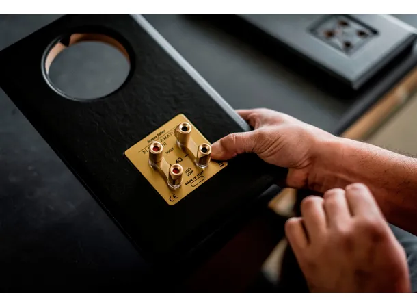 Sonus Faber Electa Amator III, valnøtt 2 veis høyttaler, inkludert stativ 