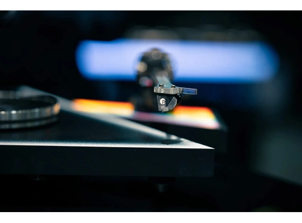 Pro-Ject Dark Side of the Moon Platespiller - Limited Special Edition 