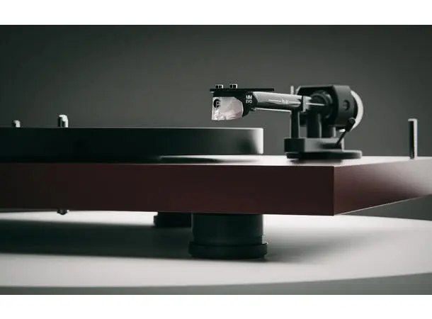 Pro-Ject Debut EVO 2 - Hvit piano Platespiller med Pick it EVO MM pickup 