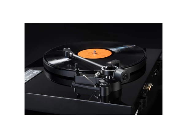 Dual CS 618Q - Sort Platespiller med innebygget RIAA-trinn 