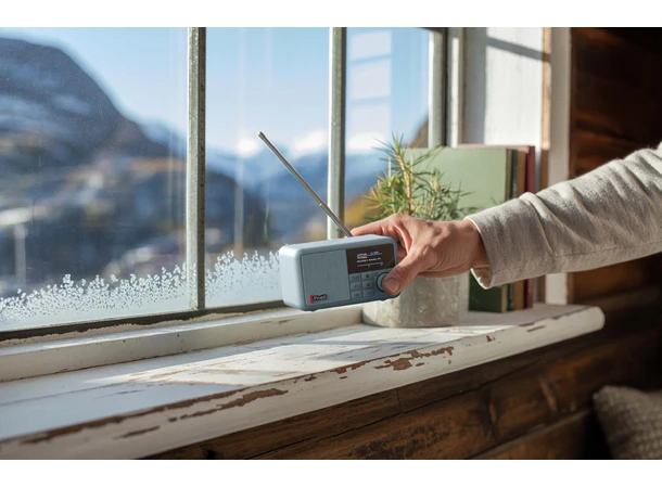 Pinell Compact - Frost blue Bærbar DAB+ radio med oppladbart batteri 
