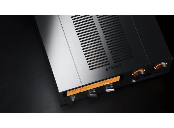 FiiO K17 - Sort Hodetelefonforsterker med DAC 