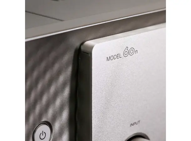 Marantz Model 60n - Sølv Stereoforsterker med streamer og HDMI 