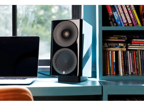 Monitor Audio Radius 3 4G - Sort piano Kompakt stativhøyttaler - par 