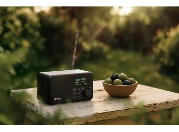 Pinell Compact - Night Black Bærbar DAB+ radio med oppladbart batteri 