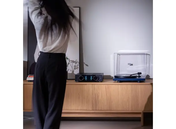 Onkyo Muse Y-40 - Sort Integrert strømmeforsterker med HDMI 