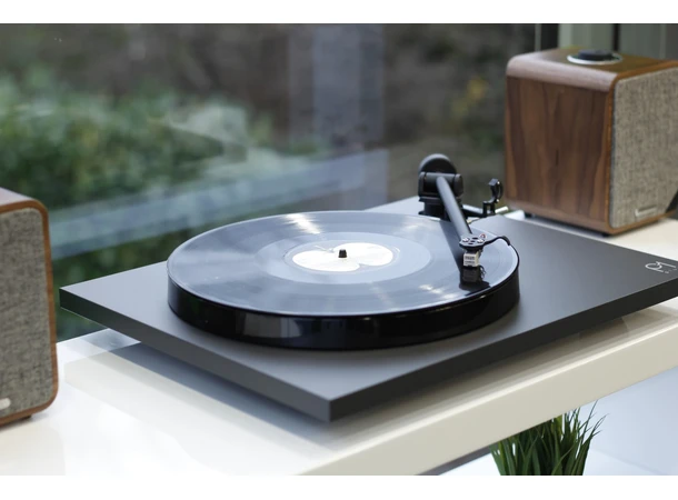Rega Planar 1 Plus Carbon platespiller