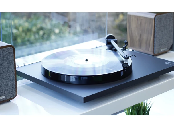 Rega Planar 1 Plus Carbon platespiller