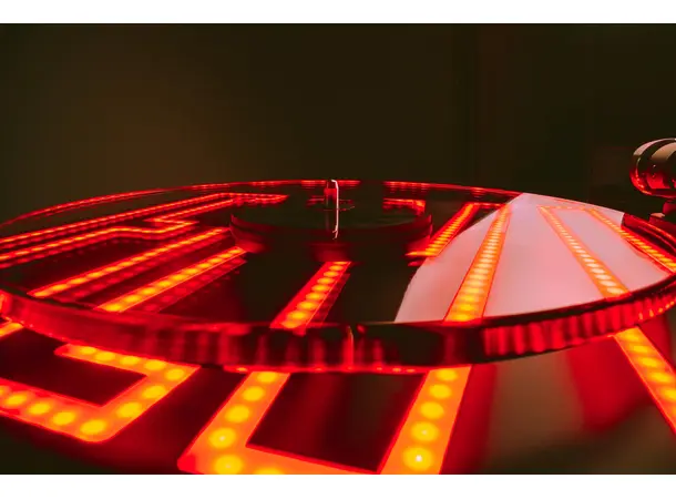 Pro-Ject Elvis Presley Turntable Platespiller med Sumiko Rainier pickup 