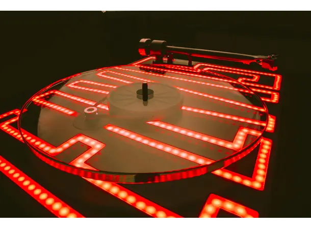 Pro-Ject Elvis Presley Turntable Platespiller med Sumiko Rainier pickup 