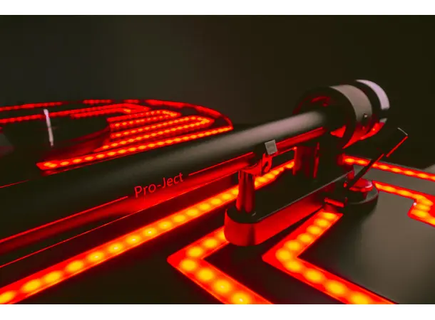 Pro-Ject Elvis Presley Turntable Platespiller med Sumiko Rainier pickup 