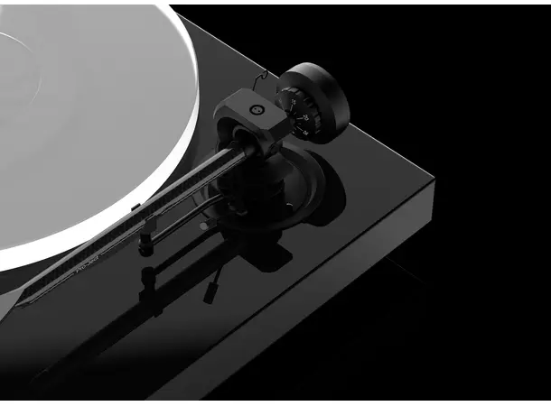 Pro-Ject X1 B - Sort høyglans Platespiller med balansert utgang 