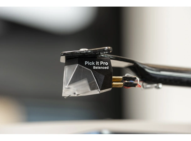 Pro-Ject X1 B - Sort høyglans Platespiller med balansert utgang 