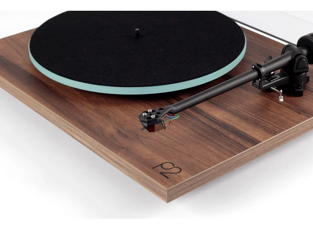 Rega Planar 2 Nd3 Platespiller - Valnøtt 