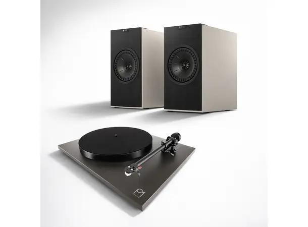 KEF Coda W / Rega Planar 1 Aktive høyttalere med platespiller 