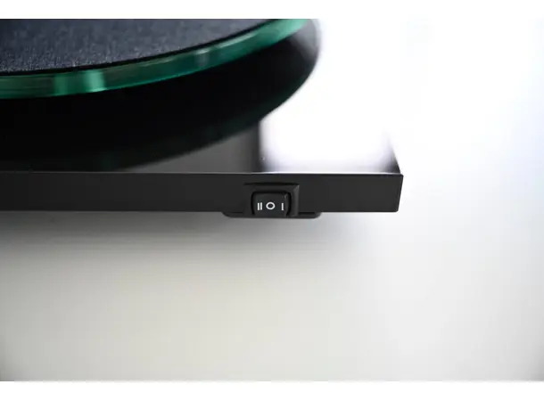 Pro-Ject T2 W - Sort piano Platespiller med Wi-Fi 