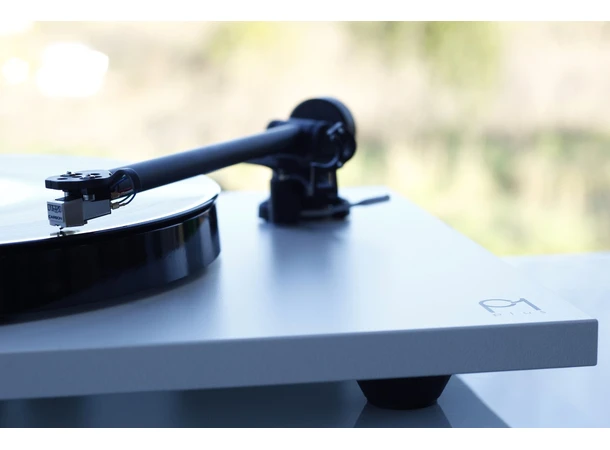Rega Planar 1 Plus Carbon platespiller