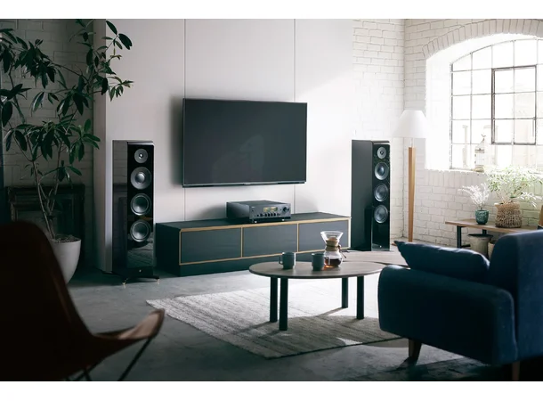 Yamaha R-N2000A - Sort Stereoforsterker med streamer og HDMI 
