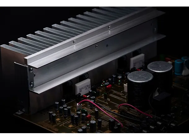 Yamaha R200A - Sort Analog stereoforsterker m/Bluetooth 