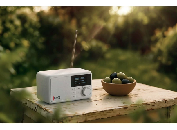 Pinell Compact - Ice White Bærbar DAB+ radio med oppladbart batteri 