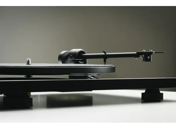 Pro-Ject E1.2 - Sort piano Platespiller 