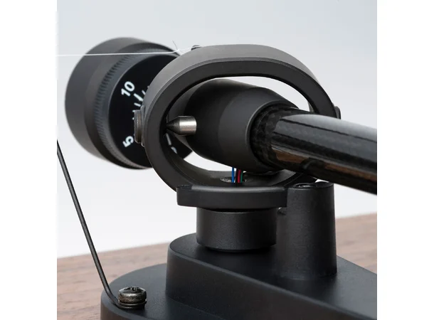 Pro-Ject Debut E Carbon - Valnøtt (DEMO) Platespiller med 2M Red pickup 