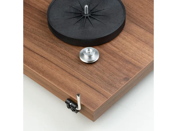 Pro-Ject Debut E Carbon - Valnøtt (DEMO) Platespiller med 2M Red pickup 