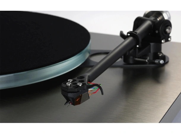 Rega Planar 6 uten pickup - Sort
