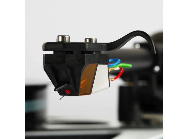 Rega Planar 6 uten pickup - Sort