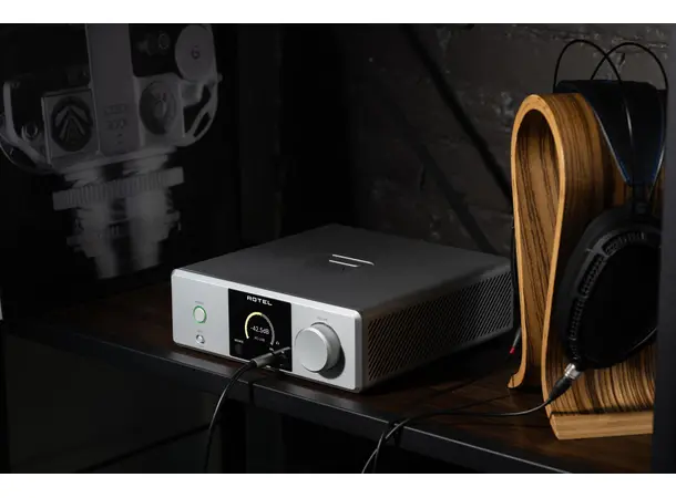 Rotel DX-3 - Sølv Hodetelefonforsterker m/DAC 