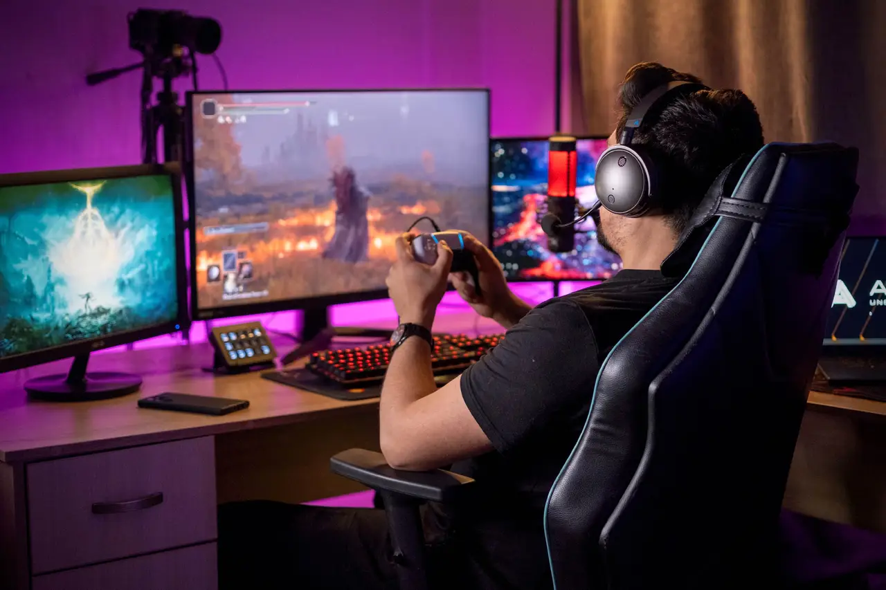 audeze Maxwell 2 gaming headphones lifestyle