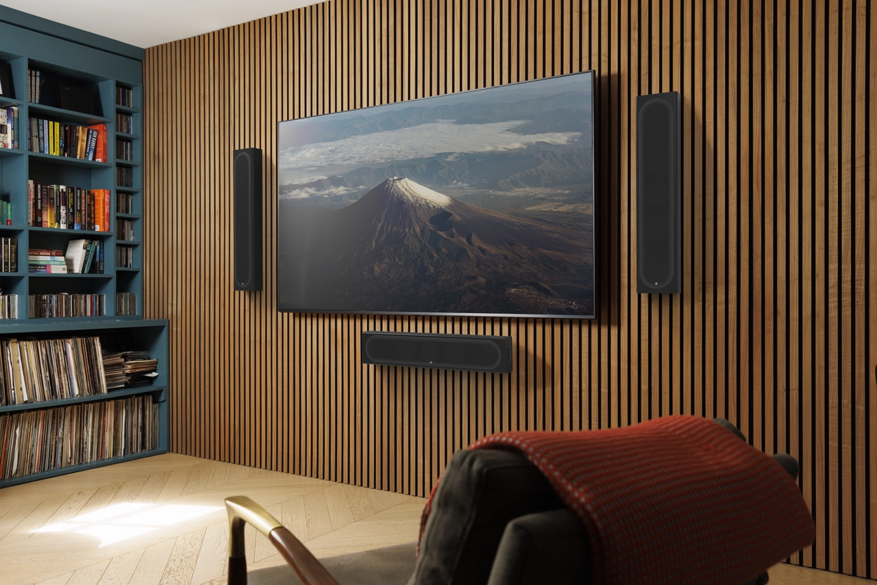 Monitor Audio Radius 4G On wall høyttalere lifestule bilde med TV