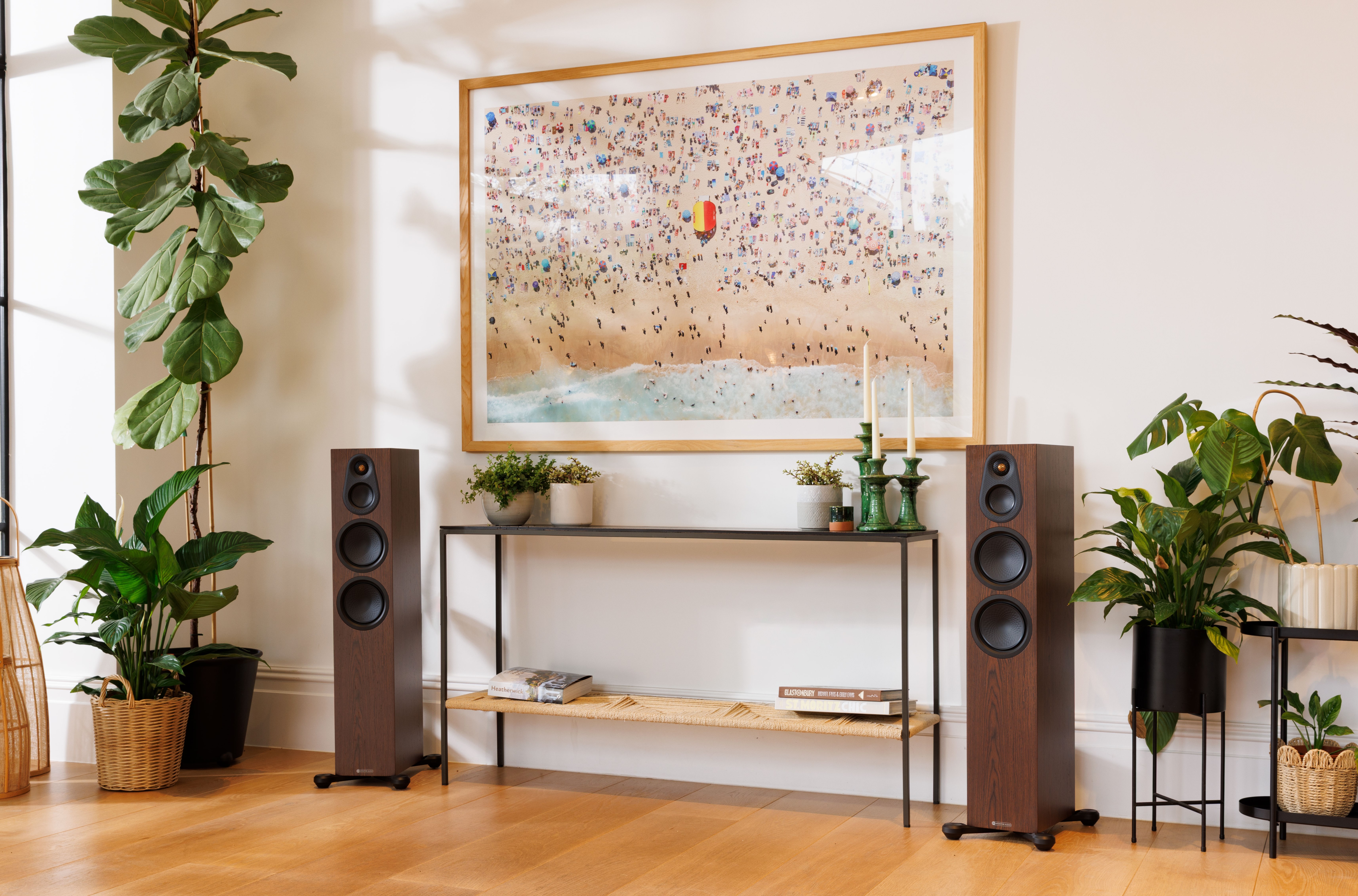 Monitor Audio SIlver 8G 300 Gulvhøyttalere lifestyle bilde i stue