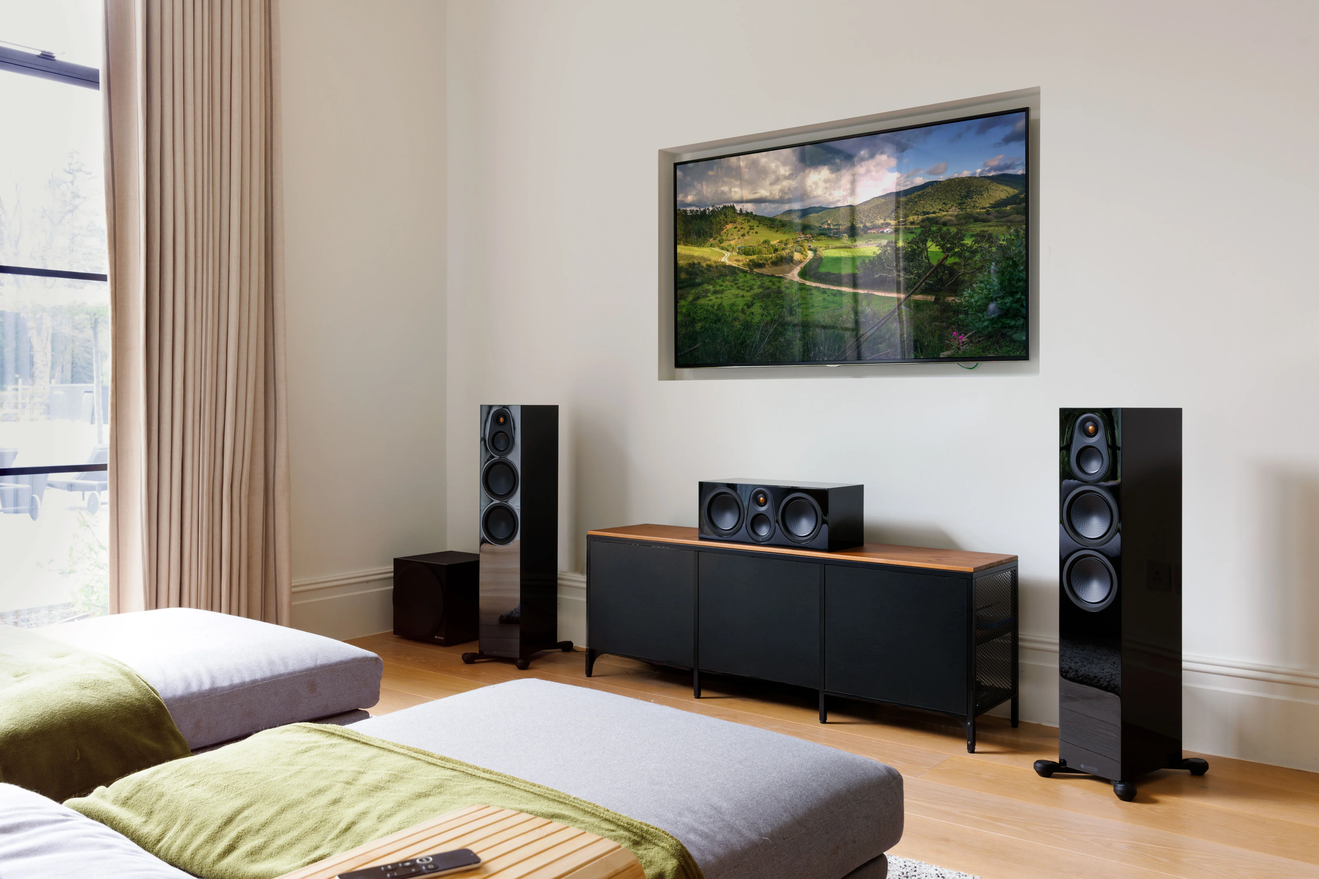 Monitor Audio Silver 8G av setup hjemmekino i stue lifestyle bilde