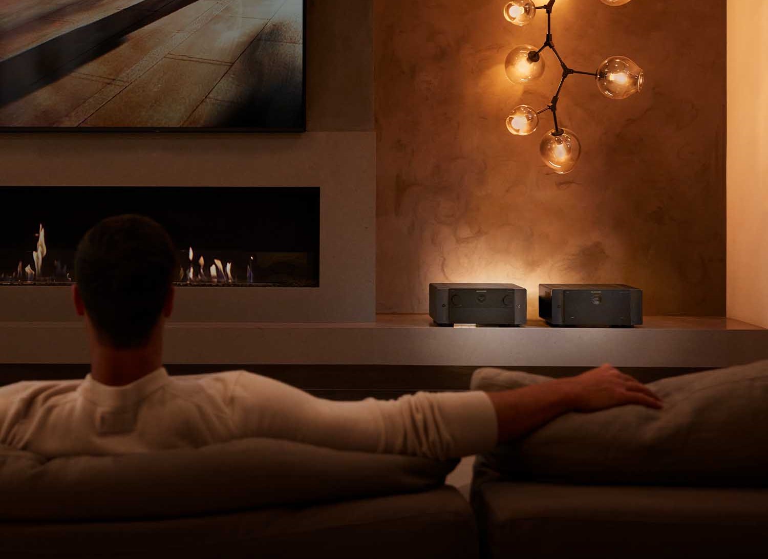 Marantz AMP10 og AV10 lifestyle i stue