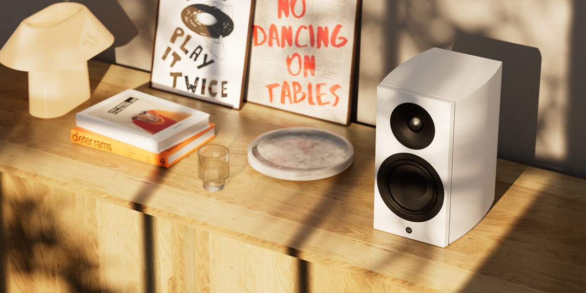 System Audio Silverback 5.2DS Lifestyle i stue frage hvit