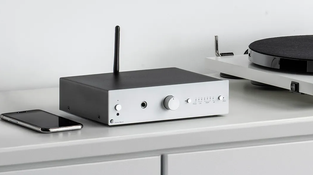 Pro-ject Stereo Box E lifestule med platespiller hi-fi stereoforsterker