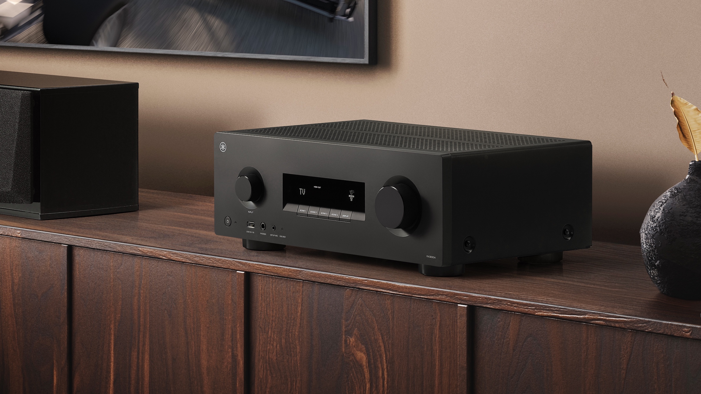 Yamaha rx500a hjemmekinoreceiver lifestyle bilde i en stue